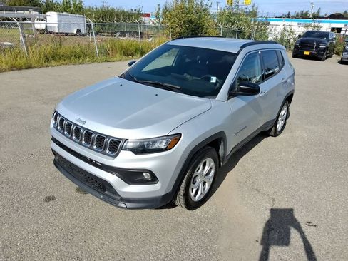 Used 2024 Jeep Compass Latitude AWD/4WD image 1