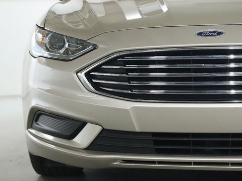 Used 2017 Ford Fusion SE w/ Fusion SE Technology Package image 7