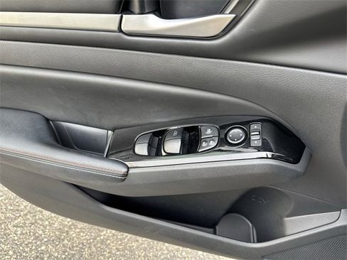 Used 2024 Nissan Altima 2.5 SR w/ SR Premium Package image 27