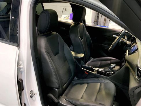 Used 2022 Buick Encore GX Essence w/ Experience Buick Package image 8