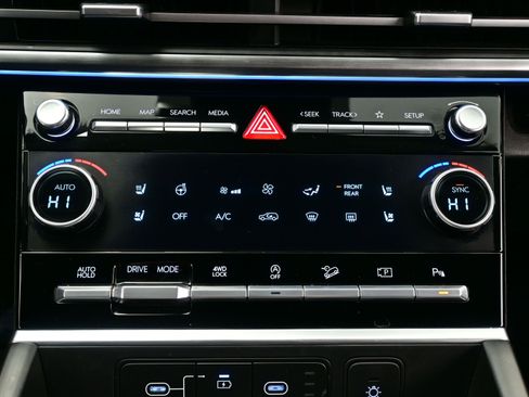 Used 2025 Hyundai Santa Fe Limited image 24