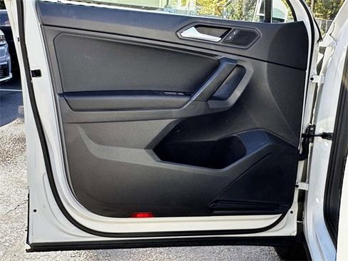 Used 2021 Volkswagen Tiguan SE w/ Panoramic Sunroof Package image 14