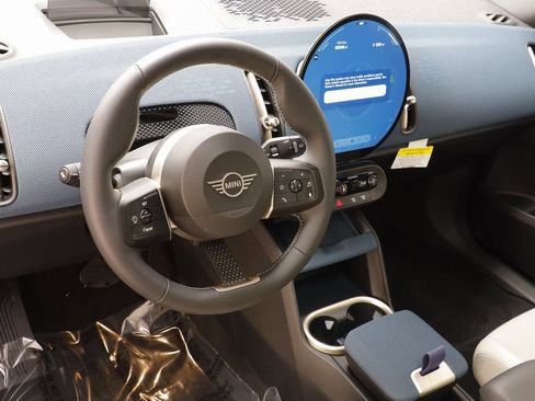 Certified 2025 MINI Cooper Countryman S w/ Comfort Package Max image 7