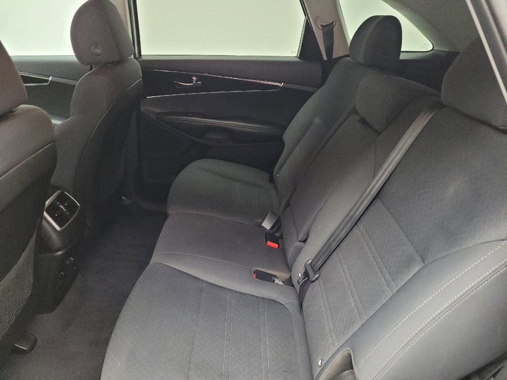 Used 2019 Kia Sorento AWD V6 image 18