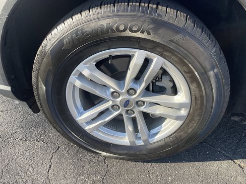 Used 2023 Ford Explorer XLT image 7