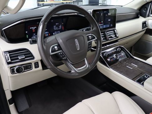 Used 2021 Lincoln Navigator Reserve w/ Luxury Package image 11