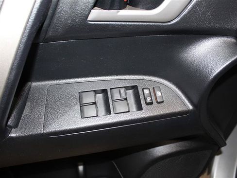 Used 2013 Toyota Highlander SE AWD/4WD image 25