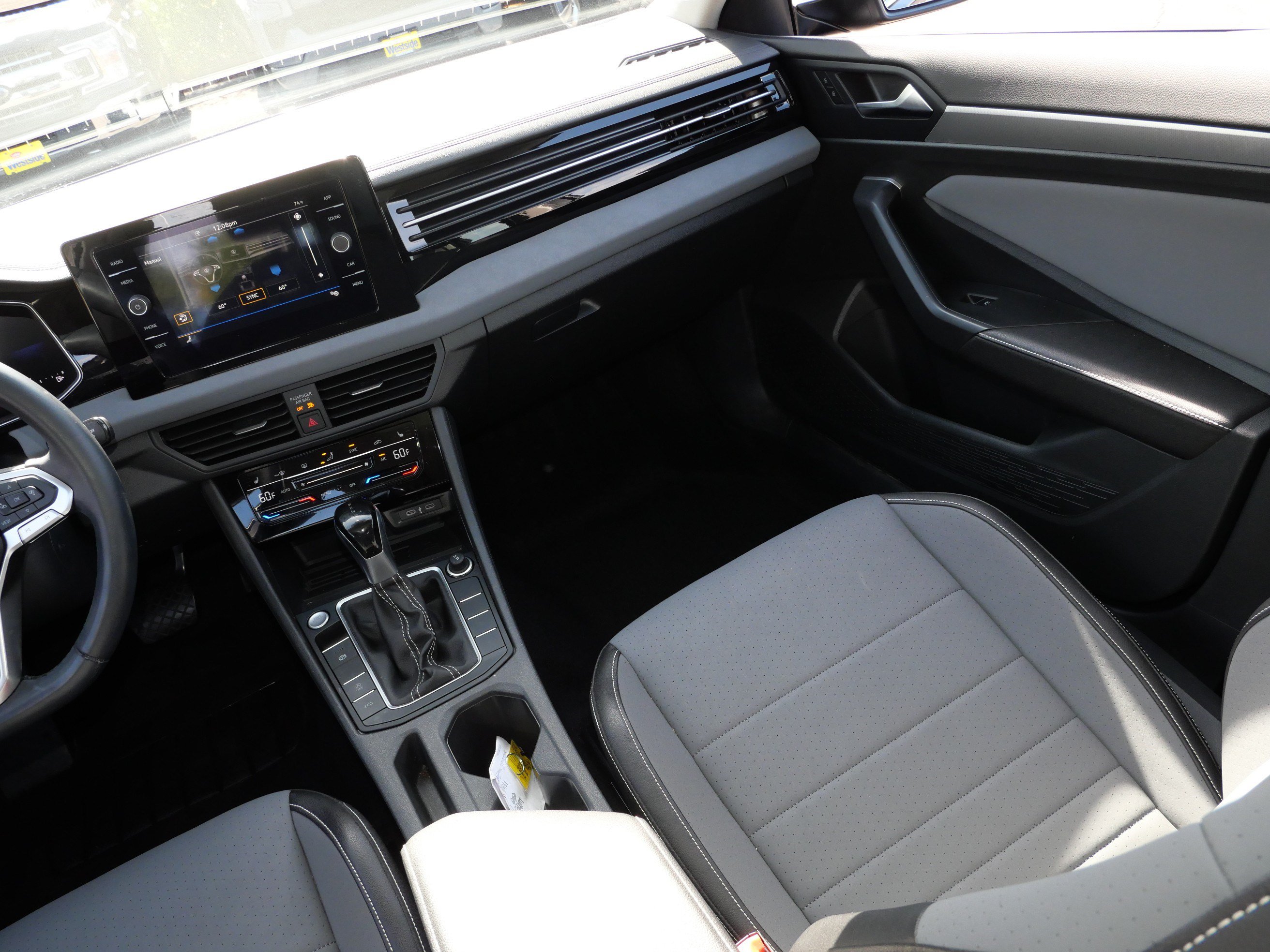 Certified 2025 Volkswagen Jetta SE w/ Sunroof Package FWD image 11
