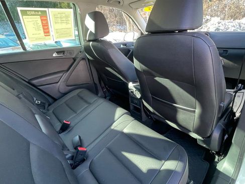 Used 2016 Volkswagen Tiguan SE image 25