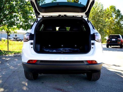 New 2026 Jeep Compass Latitude image 6