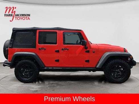 Used 2013 Jeep Wrangler Unlimited Sahara AWD/4WD image 6