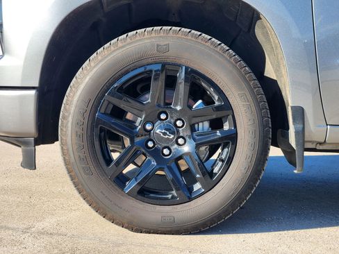 Used 2024 Chevrolet Silverado 1500 Custom w/ Dark Appearance Package image 11