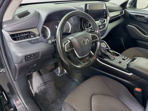 Used 2023 Toyota Highlander LE image 23