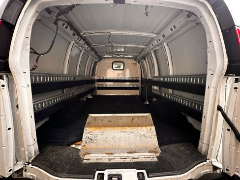 Used 2019 Chevrolet Express 2500 image 32
