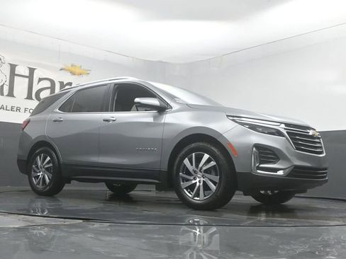 Used 2023 Chevrolet Equinox Premier image 2