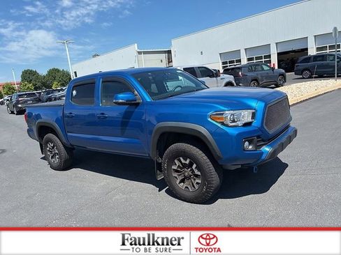 Used 2017 Toyota Tacoma TRD Off-Road w/ Tow Package (A/T) AWD/4WD image 3