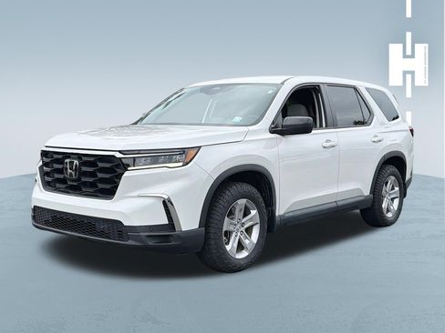 Used 2023 Honda Pilot LX image 2