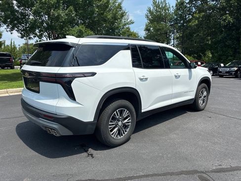 Used 2026 Chevrolet Traverse LT w/ Driver Confidence Package FWD image 5
