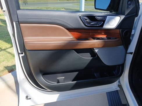 Used 2024 Lincoln Navigator Reserve AWD/4WD image 12