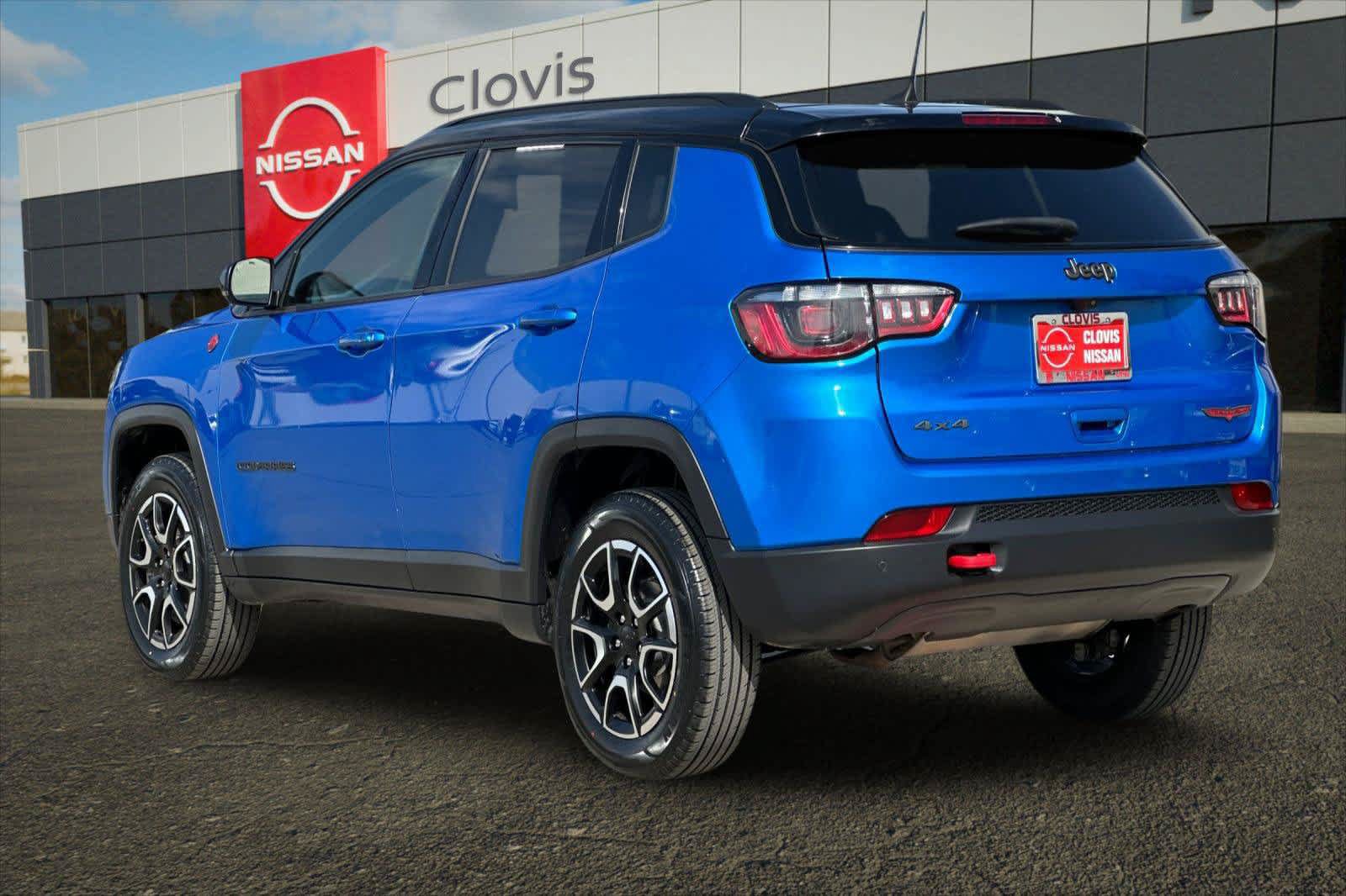 Used 2024 Jeep Compass Trailhawk AWD/4WD image 6