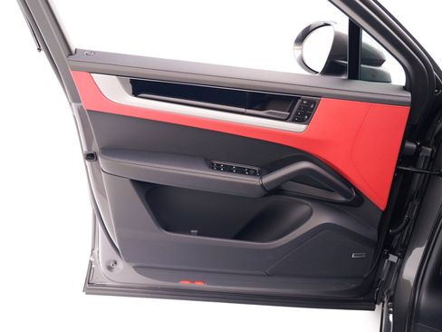 New 2026 Porsche Cayenne S image 22