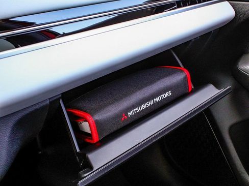 New 2025 Mitsubishi Outlander SE FWD image 18