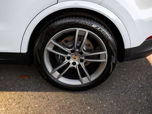 Used 2024 Porsche Cayenne image 12