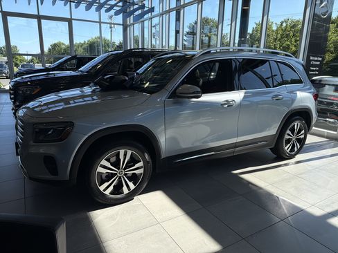 Used 2026 Mercedes-Benz GLB 250 4MATIC image 4