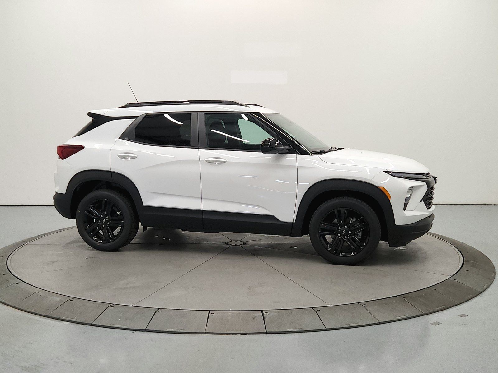 New 2026 Chevrolet TrailBlazer LT w/ Midnight Edition FWD image 9