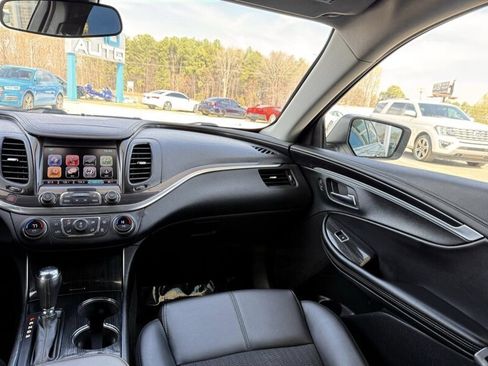 Used 2017 Chevrolet Impala LT FWD image 26