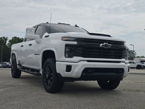 Used 2025 Chevrolet Silverado 2500 Custom w/ Custom Value Package AWD/4WD image 7