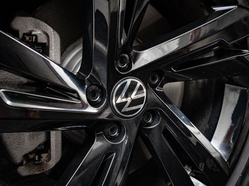 Used 2024 Volkswagen Tiguan SE R-Line image 8