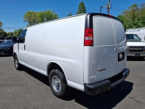 Used 2021 Chevrolet Express 2500 RWD image 6