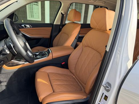 Used 2024 BMW X7 xDrive40i w/ Climate Comfort Package image 13