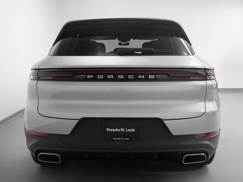 Used 2025 Porsche Cayenne image 11