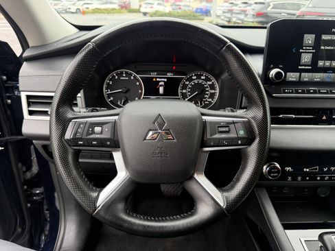 Used 2024 Mitsubishi Outlander SE image 17