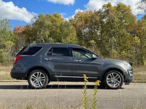 Used 2016 Ford Explorer Limited w/ Equipment Group 301A AWD/4WD image 10