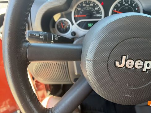 Used 2009 Jeep Wrangler Unlimited Rubicon w/ Dual Top Group AWD/4WD image 20