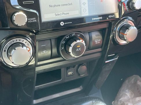 Used 2024 Toyota 4Runner TRD Off-Road Premium image 10