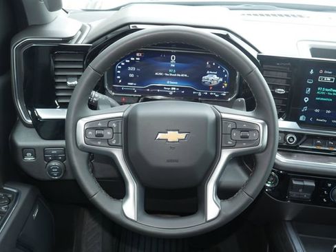Used 2025 Chevrolet Silverado 1500 LTZ AWD/4WD image 17