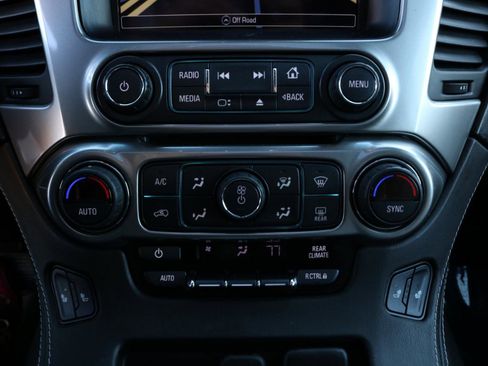 Used 2018 Chevrolet Suburban LT w/ Luxury Package image 31