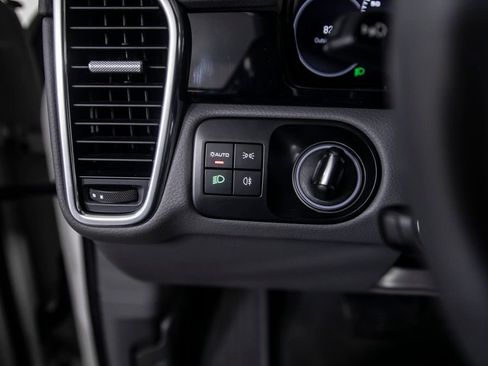 Used 2023 Porsche Cayenne image 37