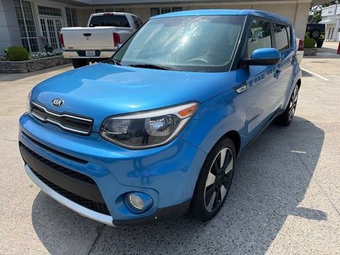 Used 2018 Kia Soul + FWD image 2