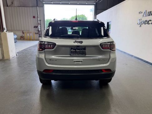 Used 2025 Jeep Compass Limited AWD/4WD image 3
