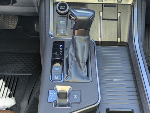 Used 2024 Lexus GX 550 w/ Accessory Package (2T) AWD/4WD image 25