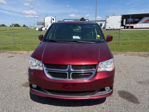 Used 2019 Dodge Grand Caravan SXT FWD image 5