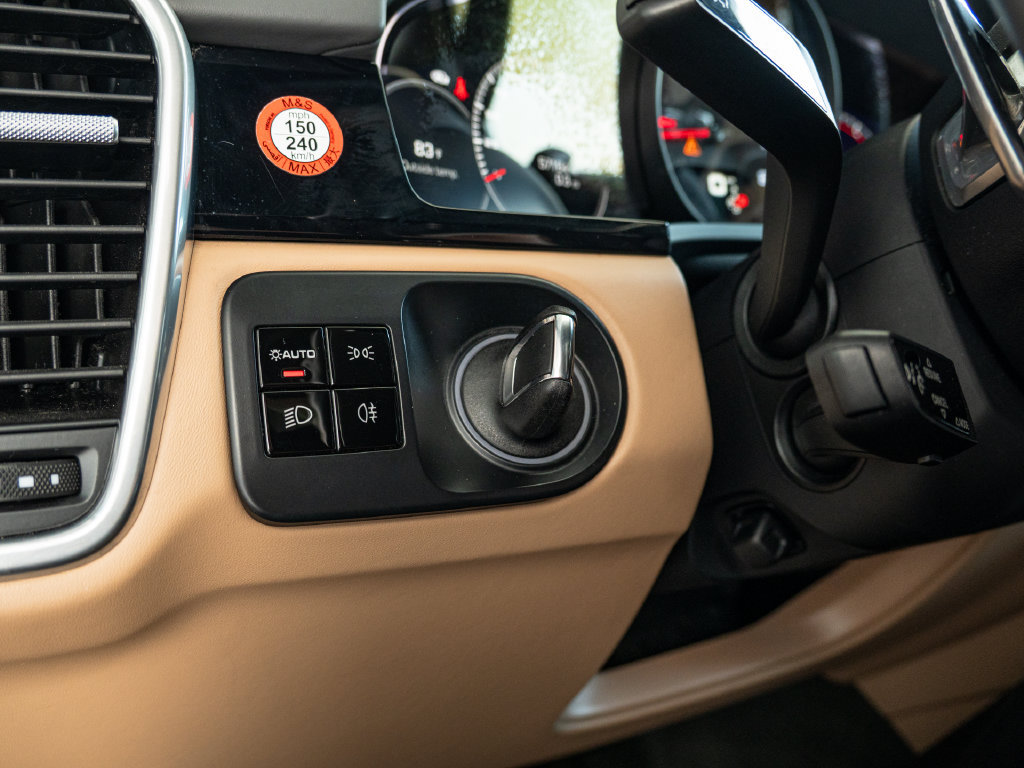 Certified 2021 Porsche Cayenne AWD/4WD image 17