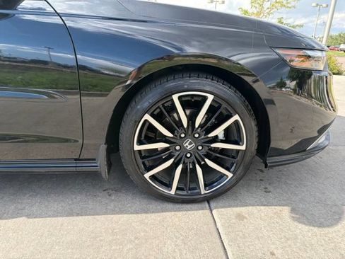 Used 2023 Honda Accord Touring image 8