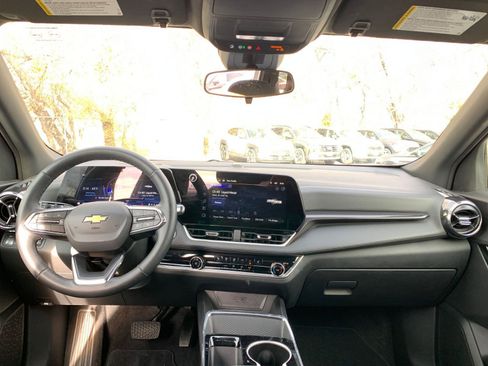 Used 2025 Chevrolet Equinox LT image 32