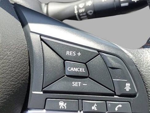 Used 2024 Nissan Kicks SR image 39